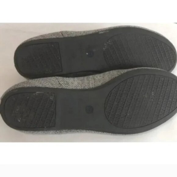 Stylish heathered design. Comfortable slip-on fit. Machine washable for easy car - Picture 5 of 7